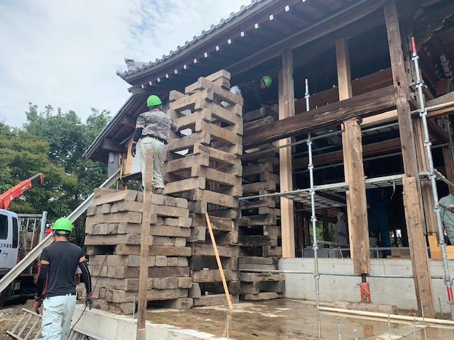 圓長寺耐震基礎補強工事施工中写真