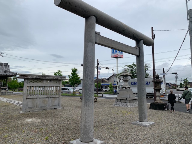 神明神社移設工事　（都市整備工事）（施工管理）施工中写真